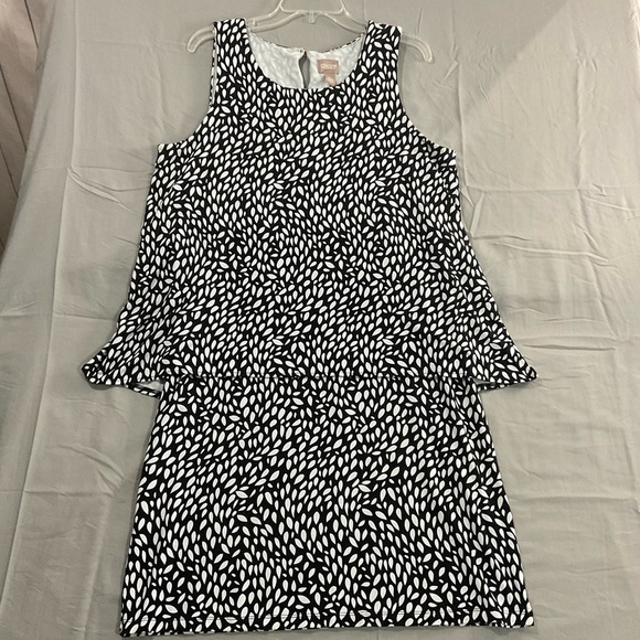 Chico's Dress Womens 1 Black White 'Pretty Petal Ellie' Tiered Midi Stretch Work - Picture 2 of 14